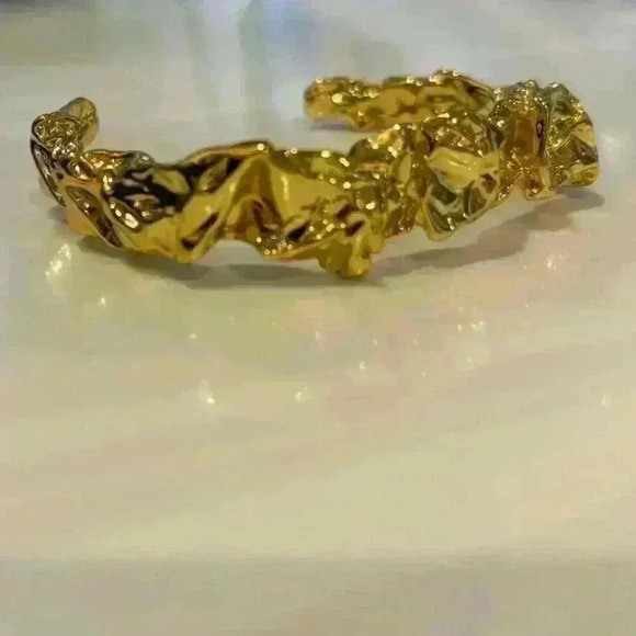 Amber Sceats malleable gold bracelet. Never worn. - Picture 4 of 4